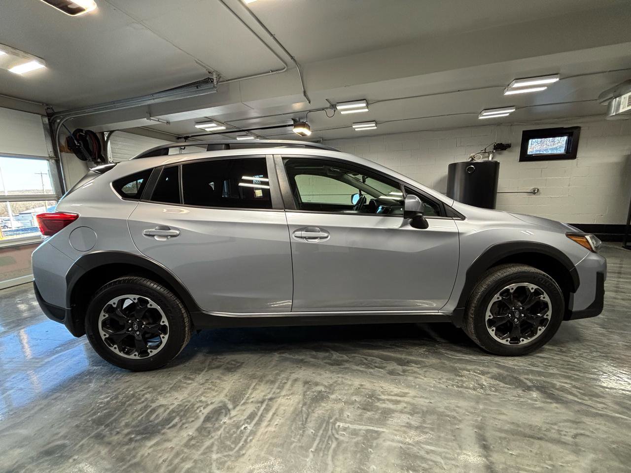 Used 2022 Subaru Crosstrek 2.0i Premium w/ Moonroof Package image 9