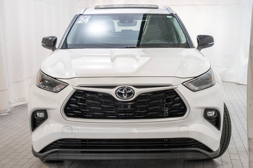 Used 2024 Toyota Highlander XLE image 2