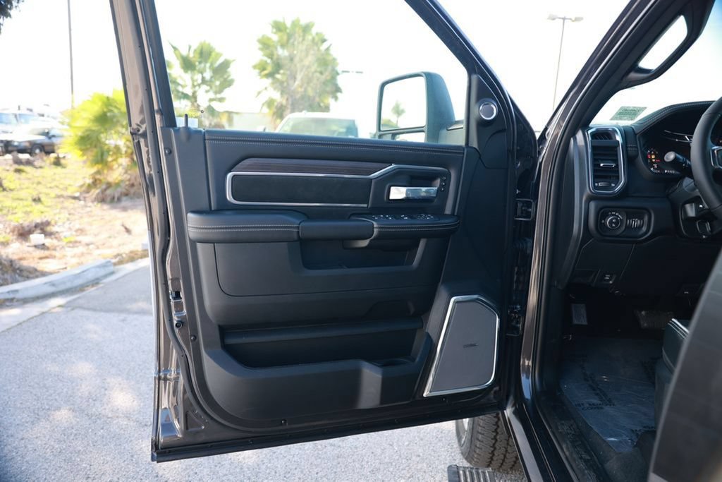 New 2026 RAM 3500 Laramie AWD/4WD image 13