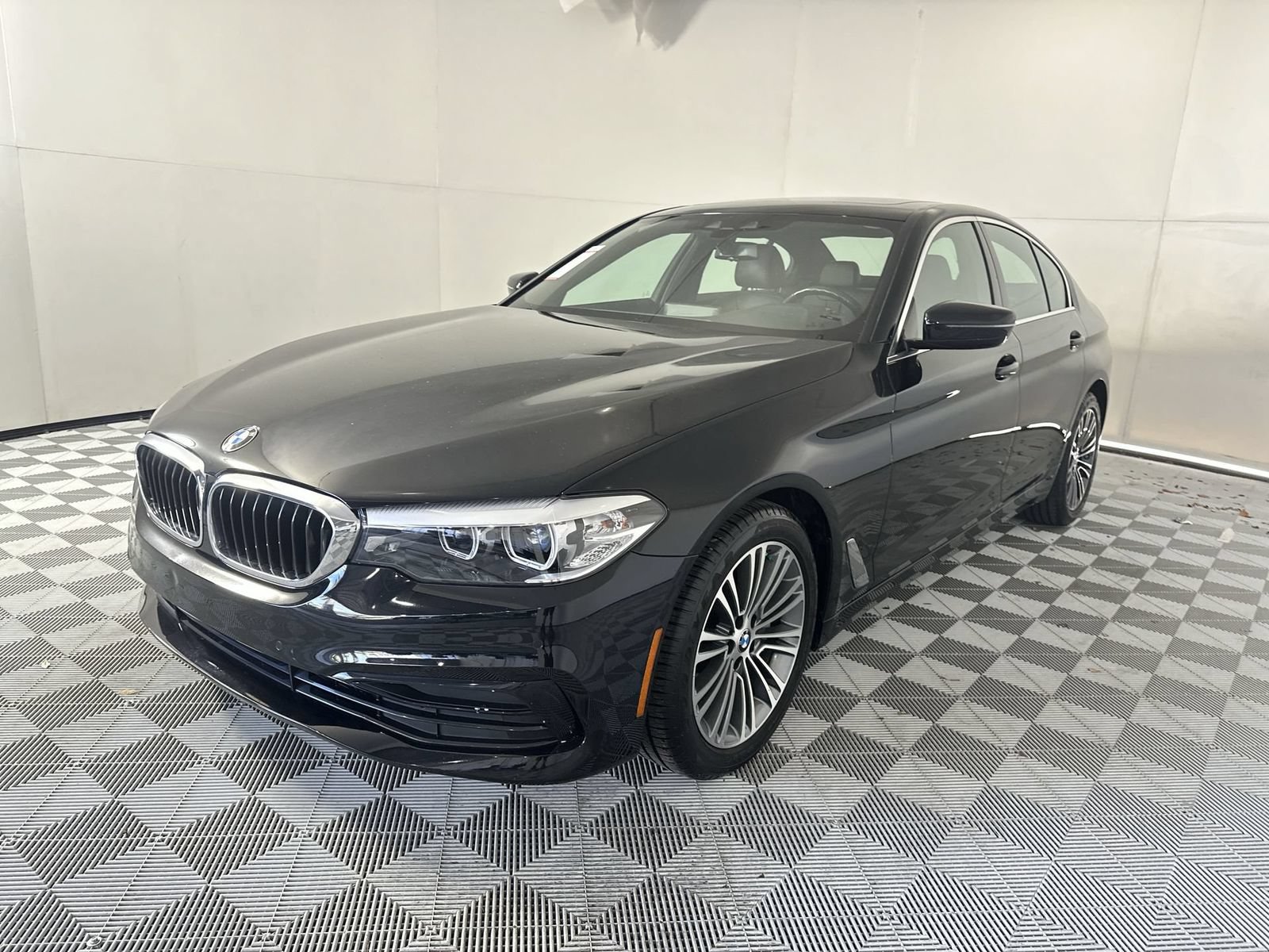Used 2019 BMW 530i RWD image 4