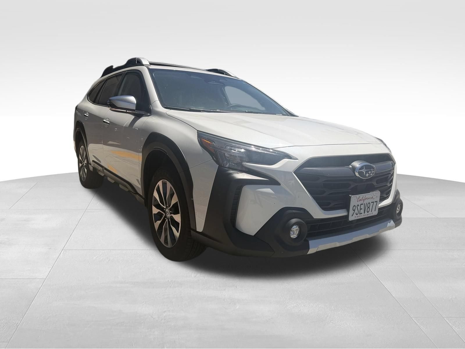 Used 2025 Subaru Outback Touring XT AWD/4WD image 3