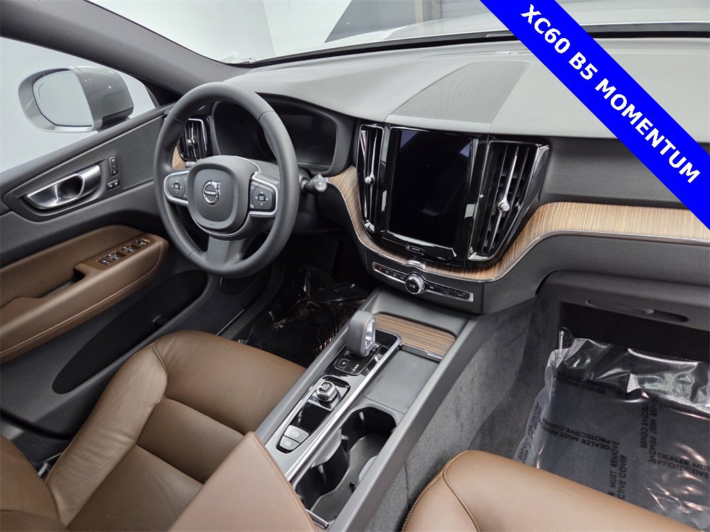 Used 2022 Volvo XC60 B5 Momentum image 22