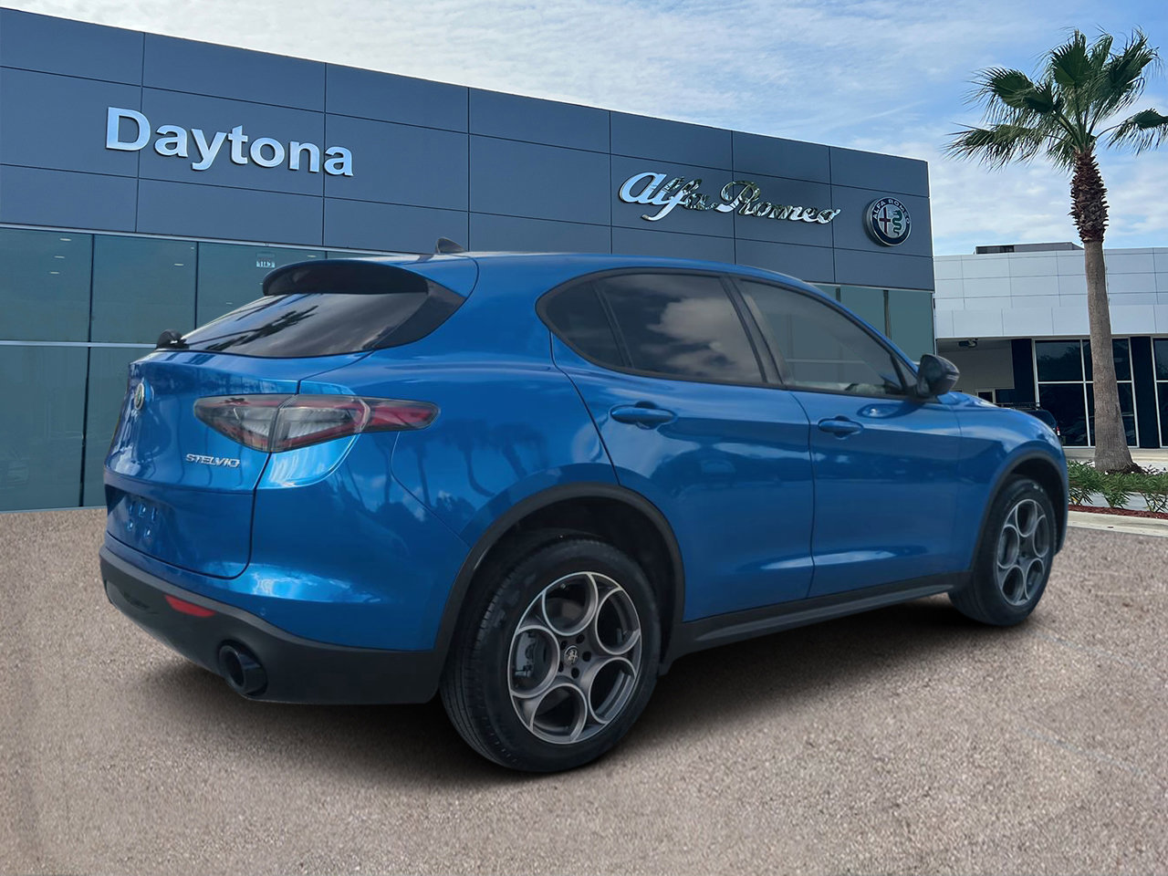 New 2025 Alfa Romeo Stelvio Sprint w/ Convenience Package image 2