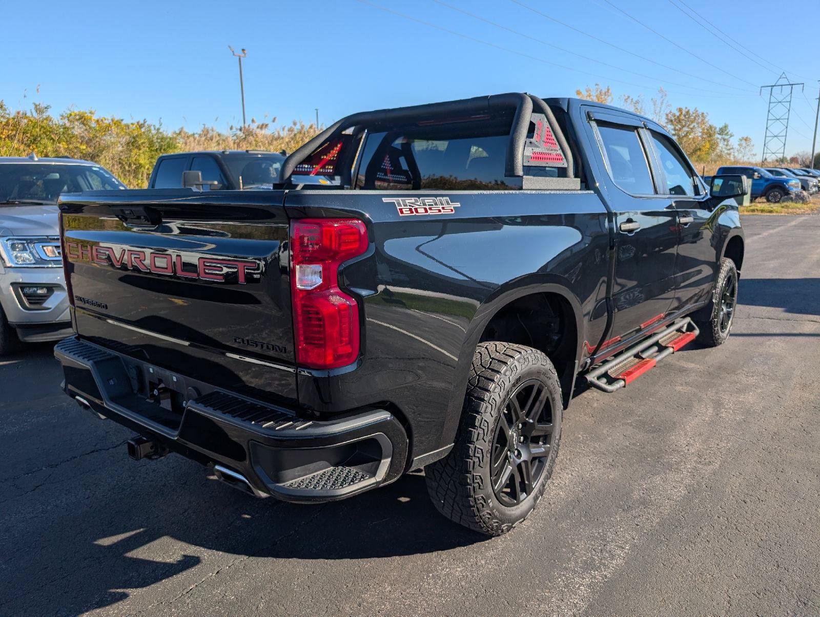 Used 2023 Chevrolet Silverado 1500 Custom Trail Boss w/ LPO, Dark Essentials Package AWD/4WD image 7