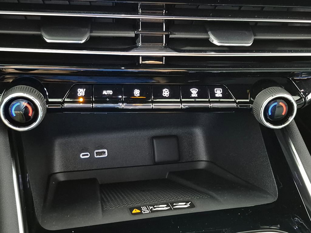 New 2026 Chevrolet Traverse Z71 w/ Driver Confidence Package AWD/4WD image 17