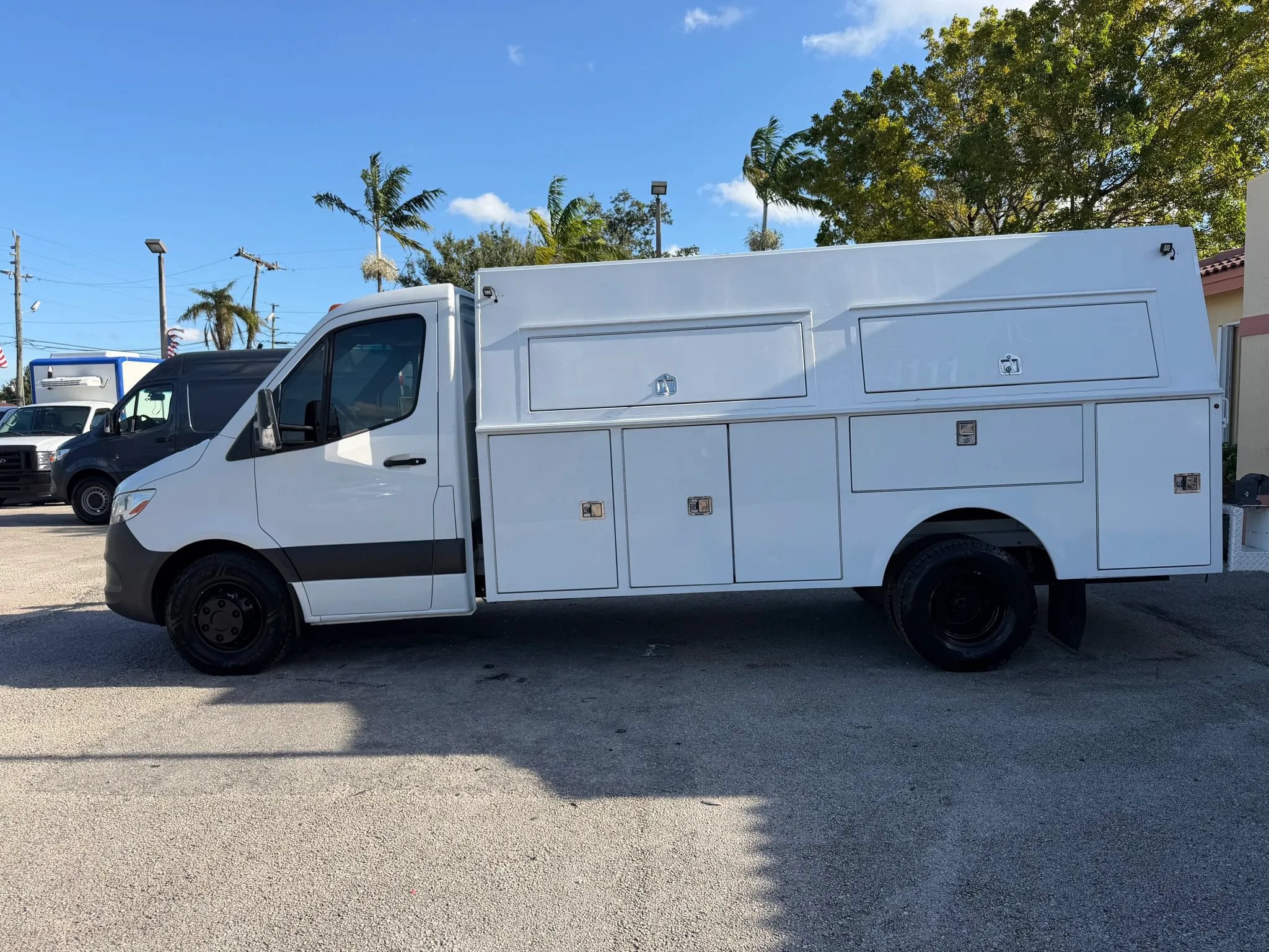 Used 2019 Freightliner Sprinter 3500 w/ Premium Package RWD image 4