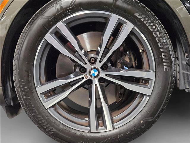 Used 2024 BMW X7 xDrive40i w/ M Sport Package AWD/4WD image 23