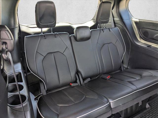 Used 2025 Chrysler Pacifica Limited FWD image 20