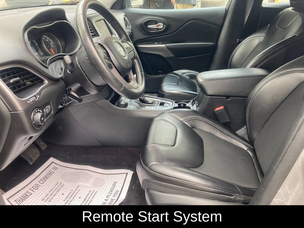 Used 2019 Jeep Cherokee Latitude Plus w/ Cold Weather Group AWD/4WD image 12