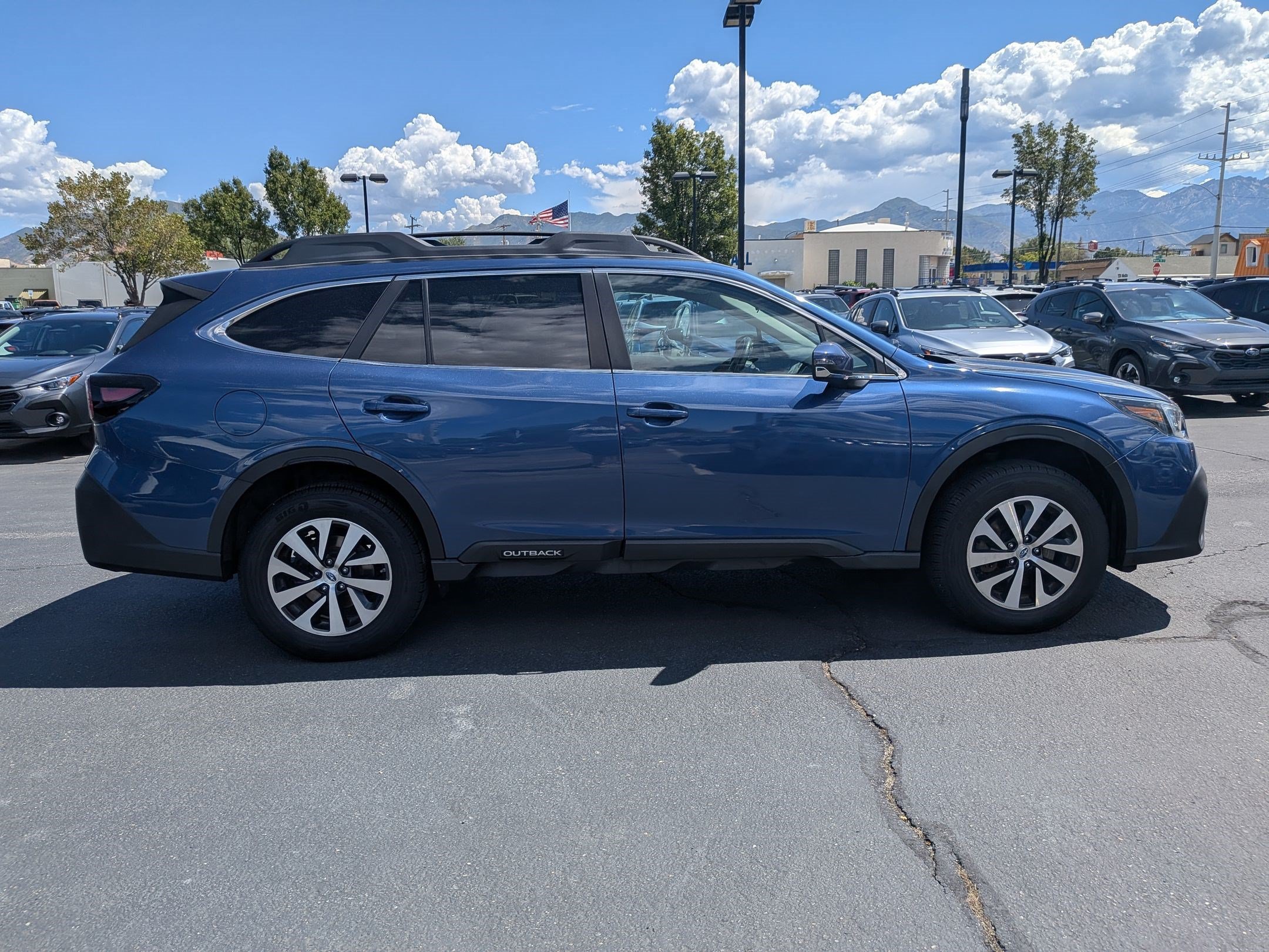 Used 2020 Subaru Outback Premium AWD/4WD image 2