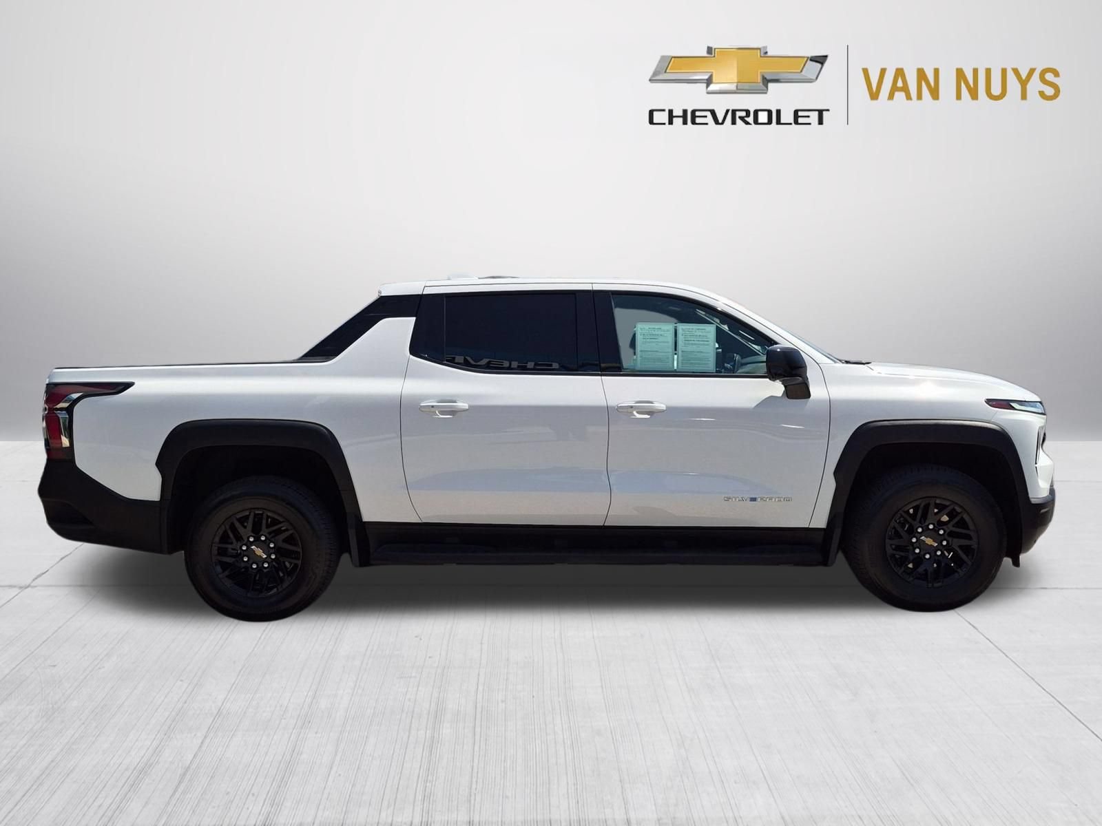 Used 2026 Chevrolet Silverado EV LT AWD/4WD image 4