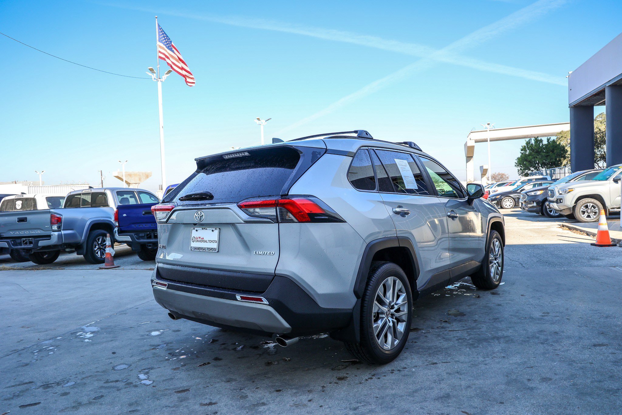 Used 2023 Toyota RAV4 Limited image 7