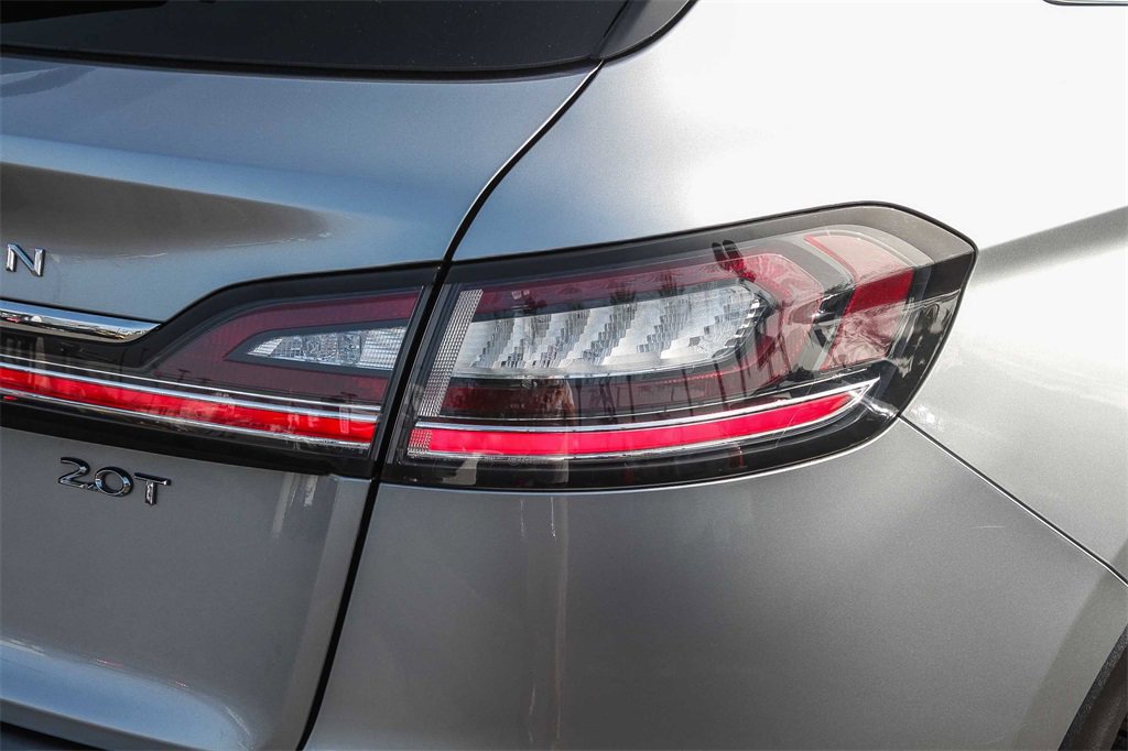 Used 2020 Lincoln Nautilus Reserve w/ Equipment Group 201A image 11