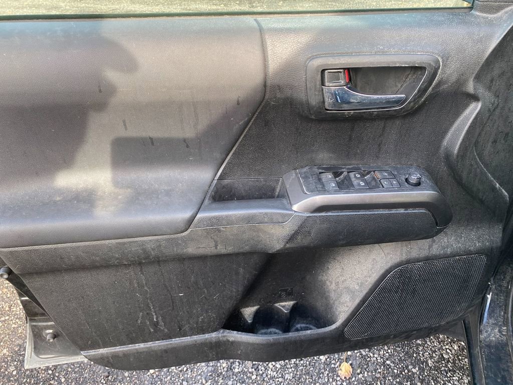Used 2021 Toyota Tacoma TRD Off-Road w/ Technology Package image 11