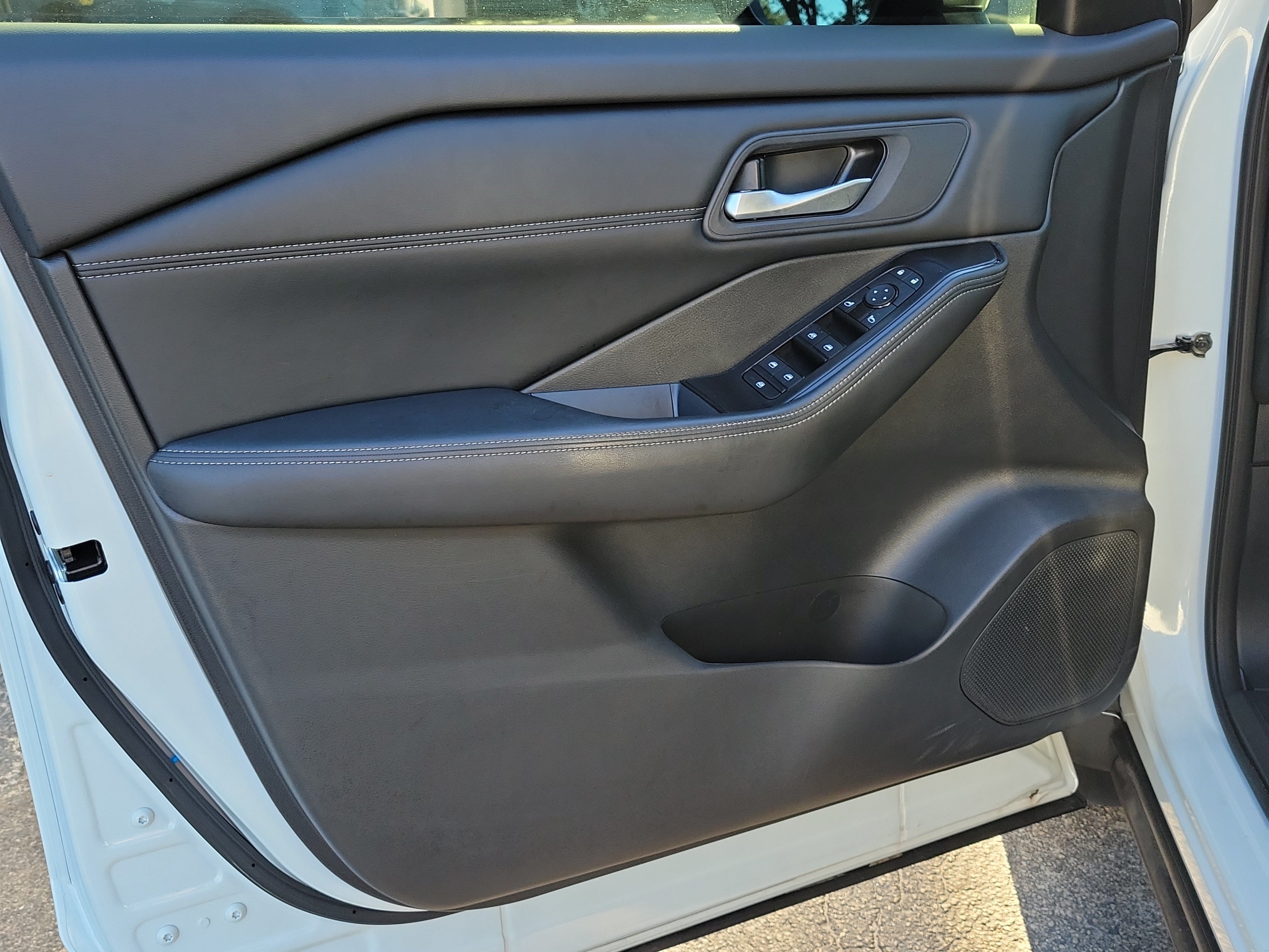 Certified 2024 Nissan Rogue SV w/ SV Premium Package FWD image 16