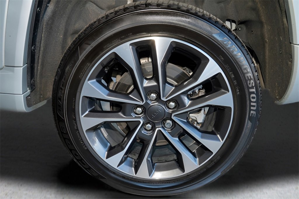 Used 2024 Jeep Grand Cherokee L Overland w/ Luxury Tech Group IV image 24