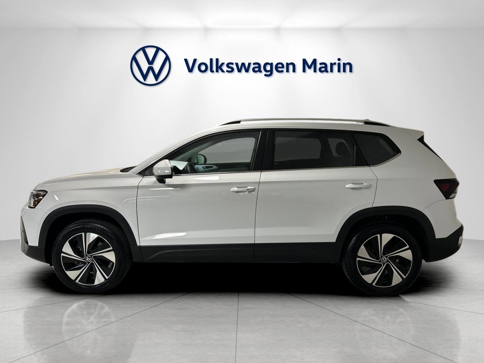 Used 2025 Volkswagen Taos SE w/ Panoramic Sunroof Package AWD/4WD image 2