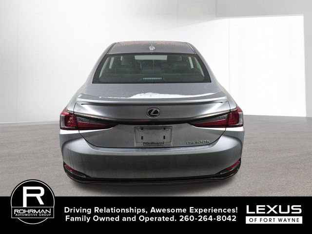 Used 2025 Lexus ES 300h F Sport image 8