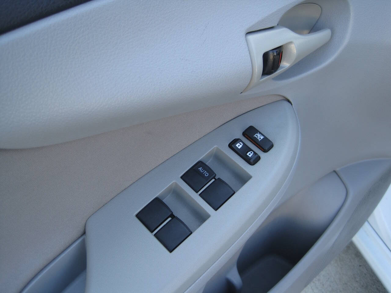 Used 2013 Toyota Corolla L FWD image 17