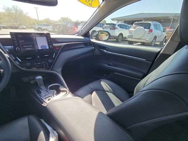Used 2021 Toyota Camry XLE w/ Navigation Upgrade Package image 3