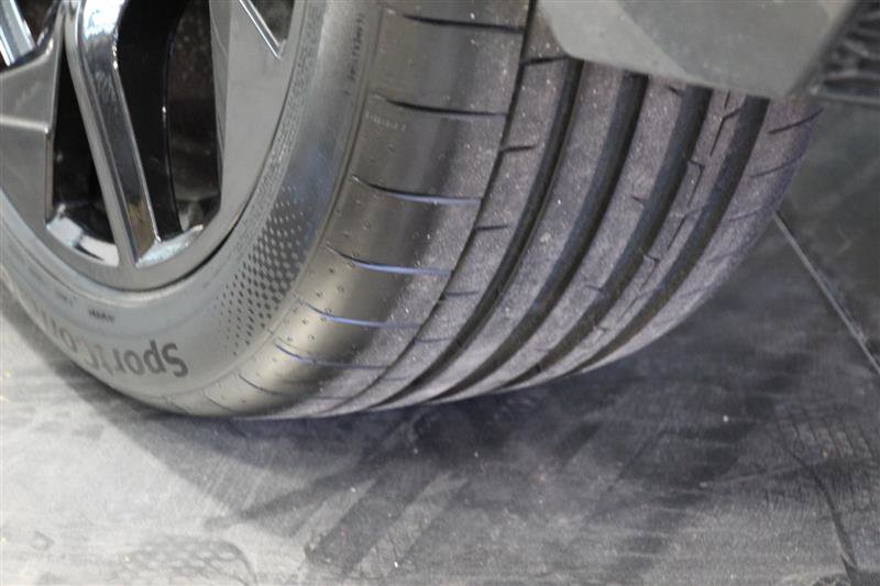 Used 2022 Audi RS Q8 w/ Carbon Optic Package image 38