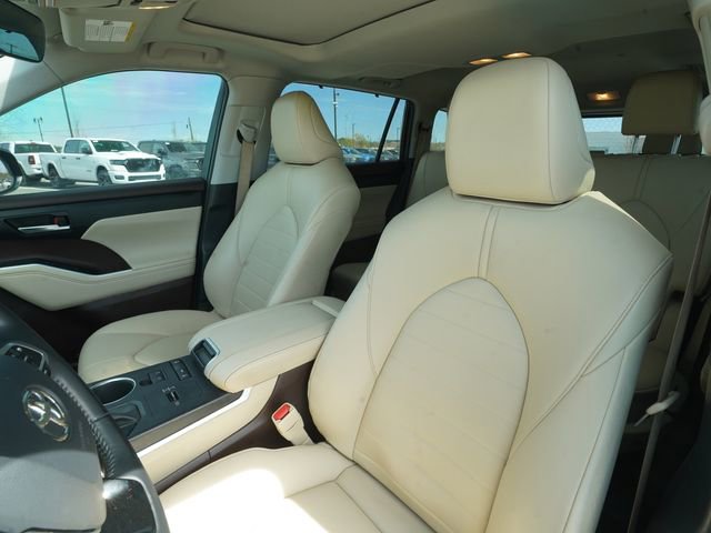 Used 2021 Toyota Highlander XLE image 35