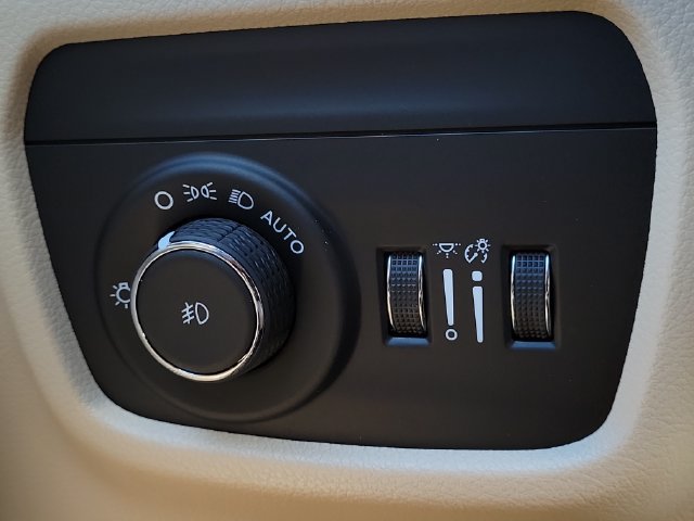 Certified 2025 Jeep Grand Cherokee Limited w/ Luxury Tech Group II RWD image 33