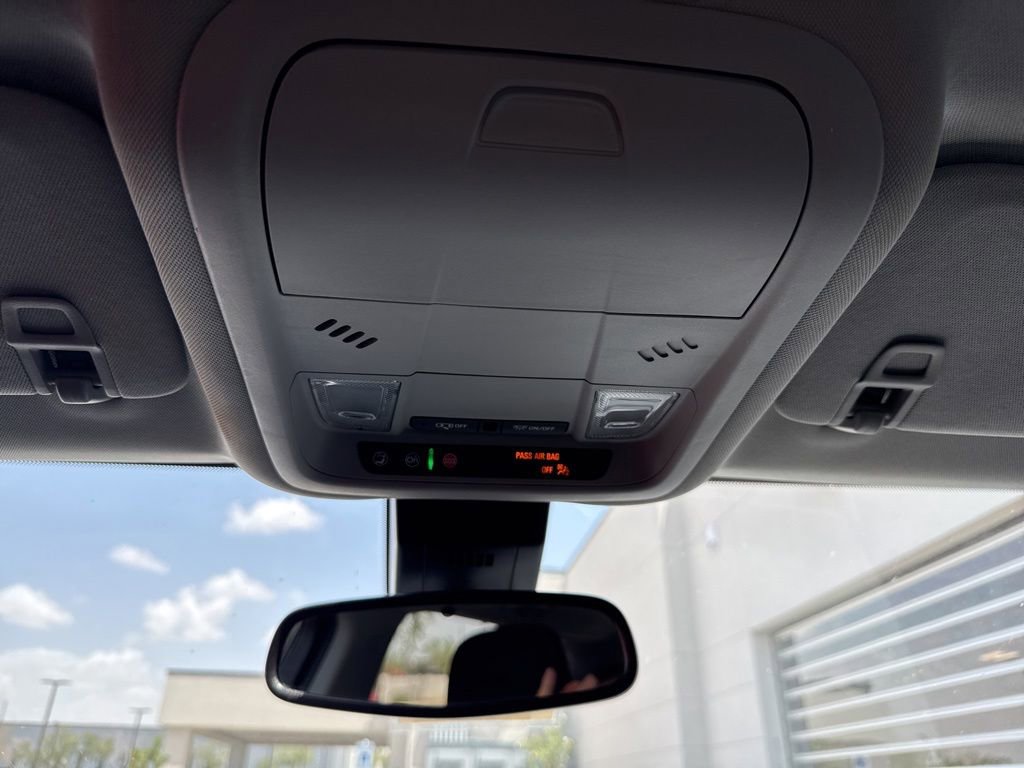 Used 2022 GMC Terrain SLE w/ Driver Convenience Package FWD image 11
