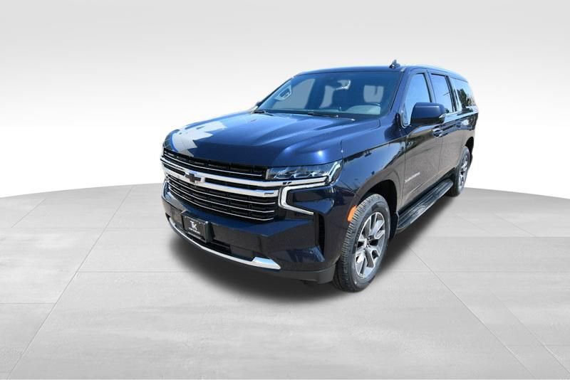 Used 2023 Chevrolet Suburban LT w/ Luxury Package AWD/4WD image 2