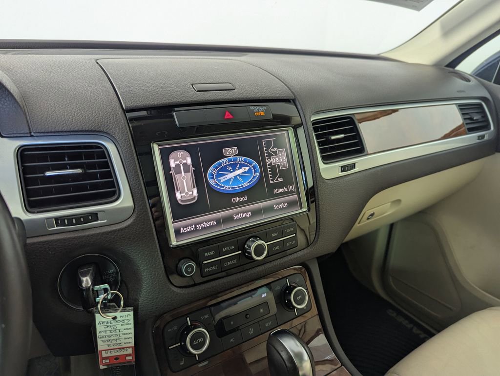 Used 2012 Volkswagen Touareg Sport AWD/4WD image 7