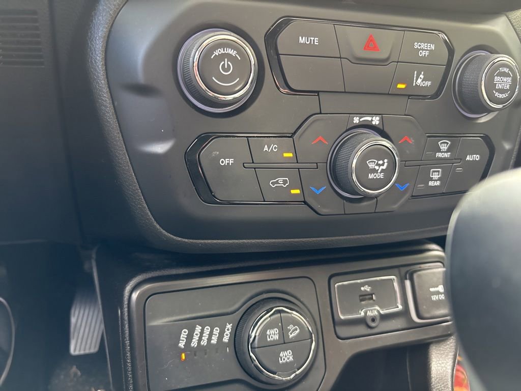 Used 2023 Jeep Renegade Trailhawk w/ Sun/Sound Group AWD/4WD image 17