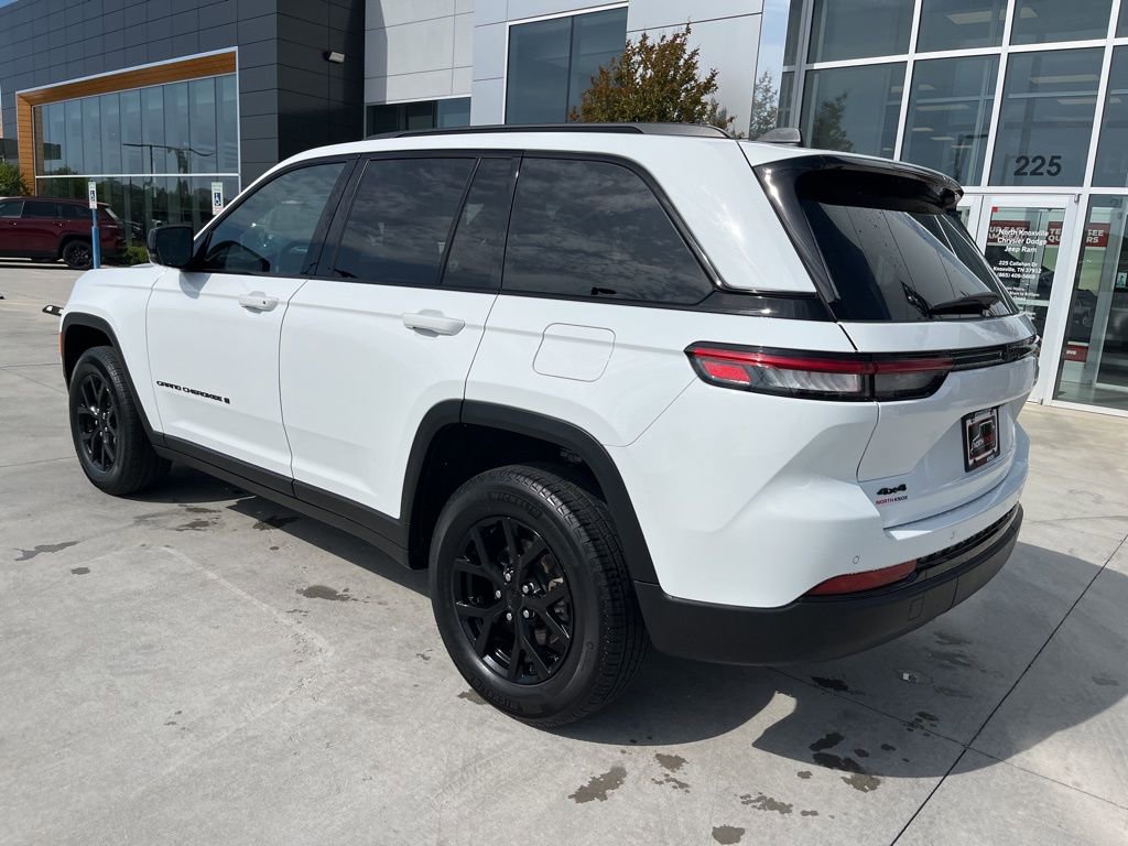 Used 2024 Jeep Grand Cherokee Altitude image 18