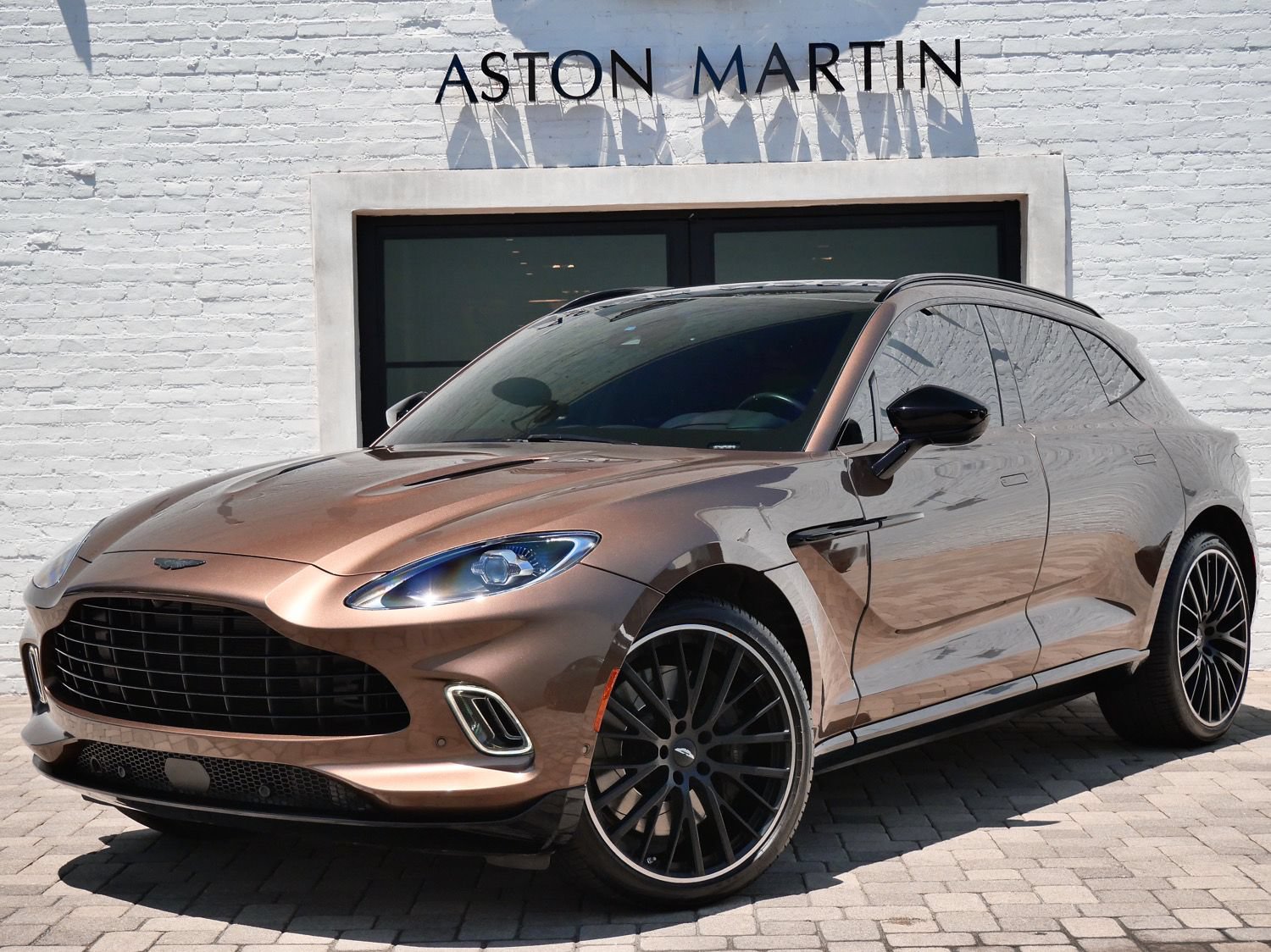 Used 2024 Aston Martin DBX AWD/4WD image 18