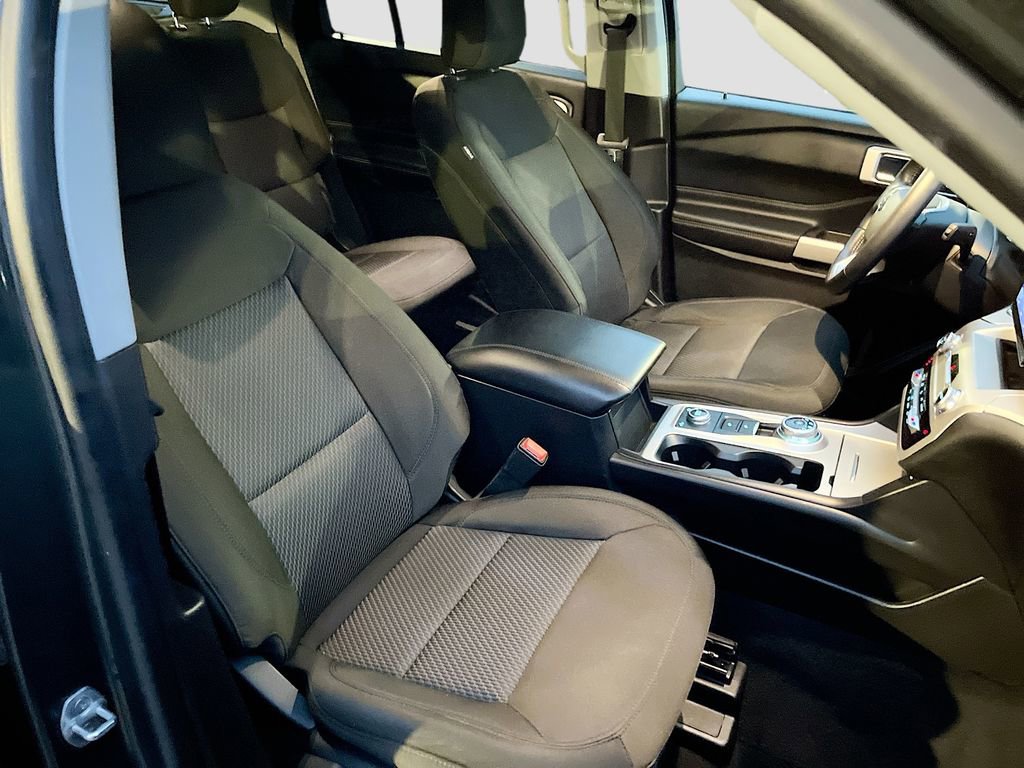 Used 2022 Ford Explorer XLT image 29
