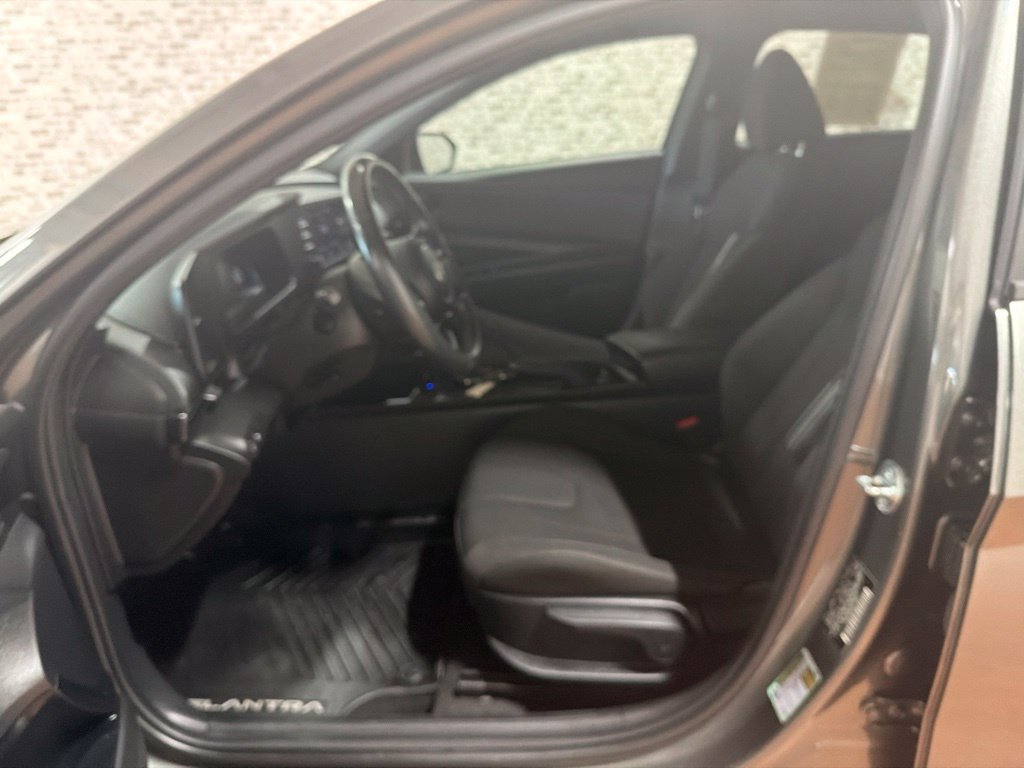 Used 2025 Hyundai Elantra Sport FWD image 30