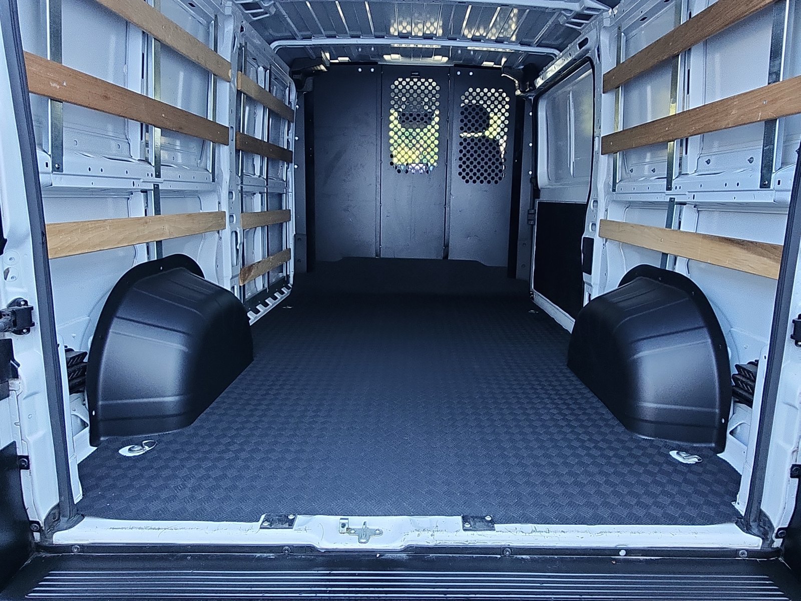 Used 2025 RAM ProMaster 2500 w/ U-Haul Equipment Group FWD image 25