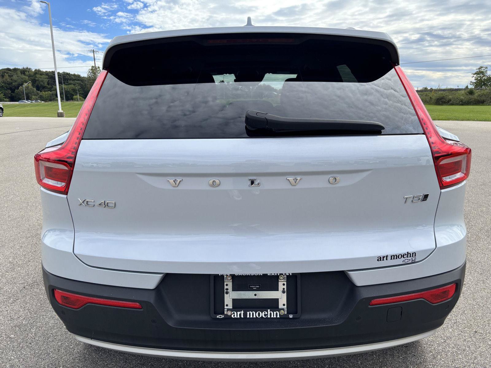 Used 2020 Volvo XC40 T5 Momentum w/ Protection Package Premier AWD/4WD image 4