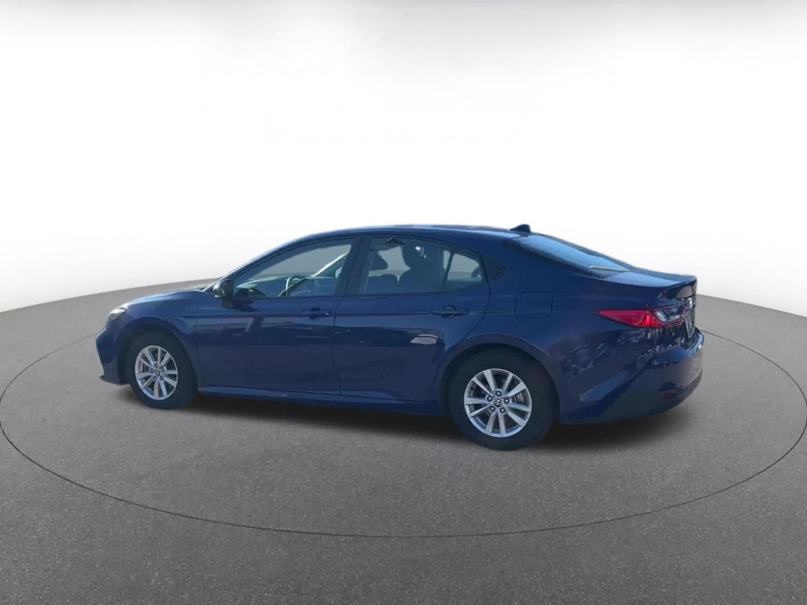 Used 2025 Toyota Camry LE image 10