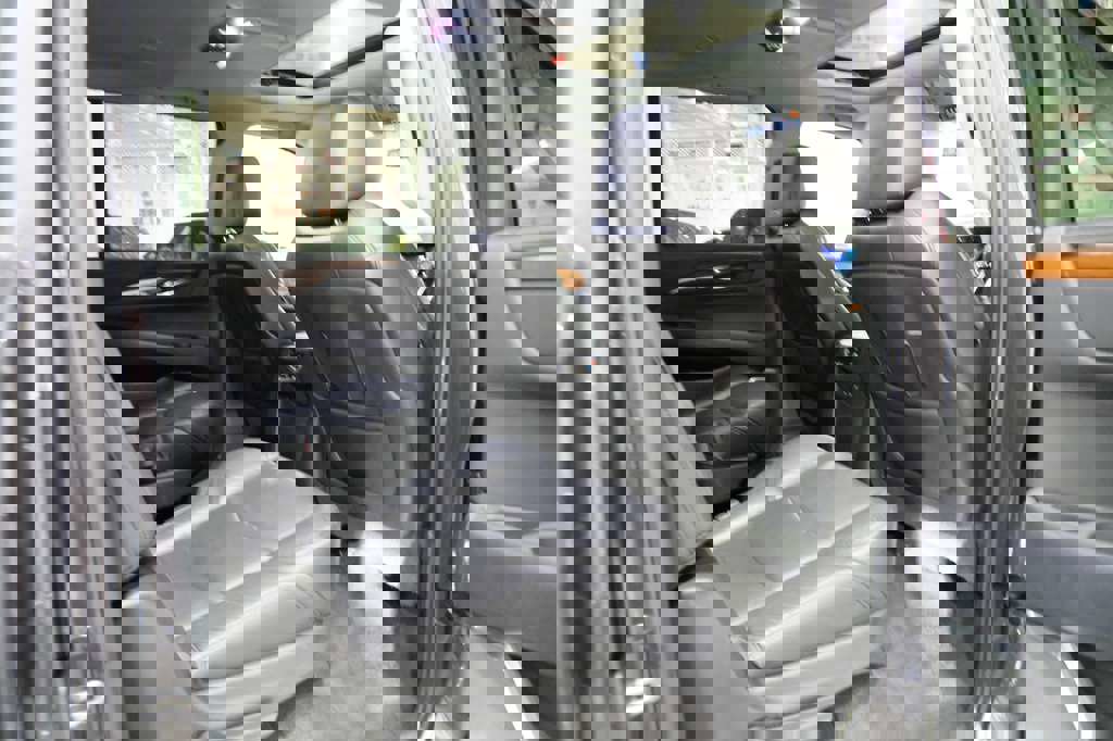 Used 2017 Cadillac Escalade ESV Premium Luxury image 25