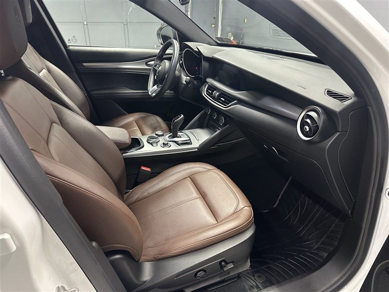 Used 2024 Alfa Romeo Stelvio Ti AWD/4WD image 11