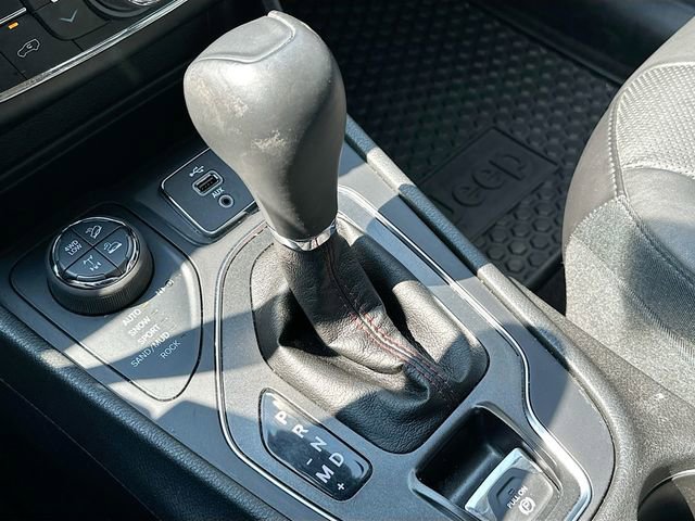 Used 2019 Jeep Cherokee Trailhawk image 17