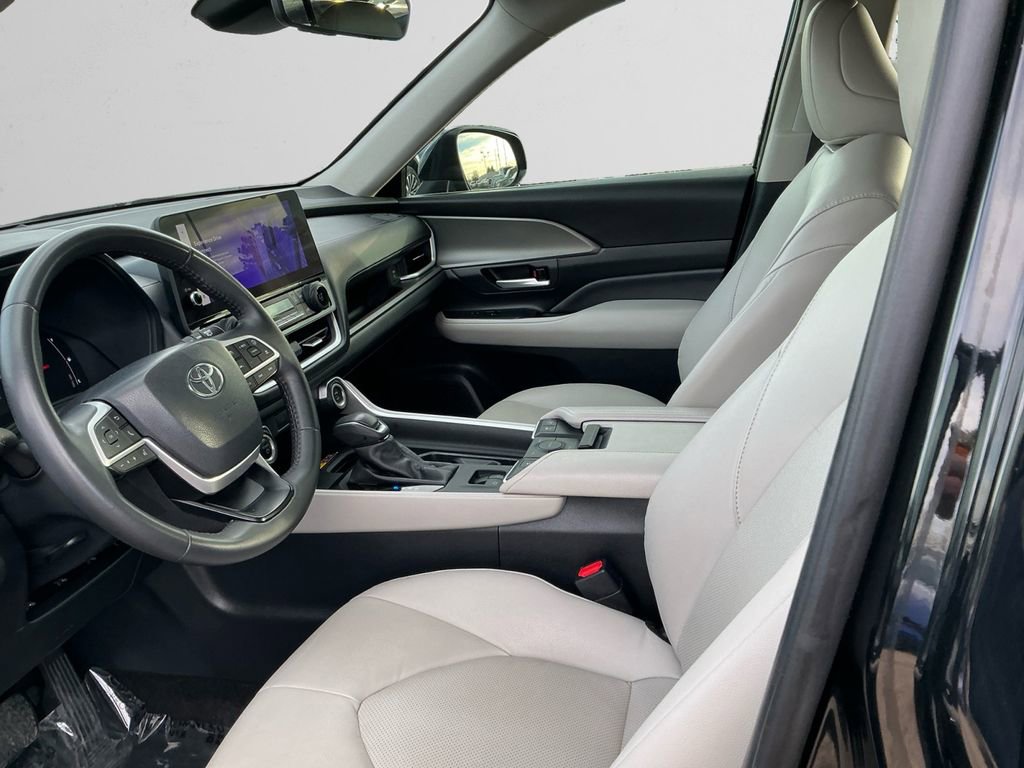 Used 2024 Toyota Grand Highlander XLE image 9