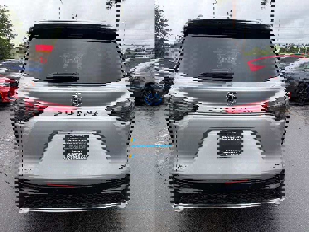 Used 2025 Toyota Sienna XSE image 6