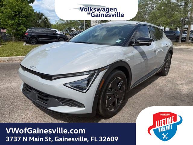 Used 2025 Kia EV6 Light w/ Light LR Technology Package image 3