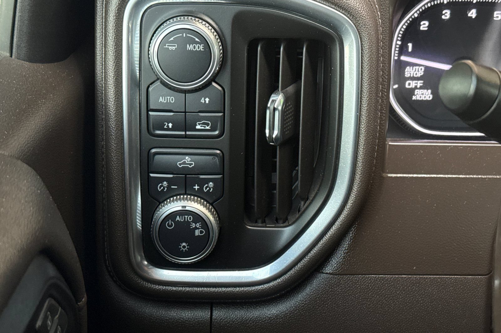 Used 2020 GMC Sierra 1500 SLE w/ SLE Value Package AWD/4WD image 39