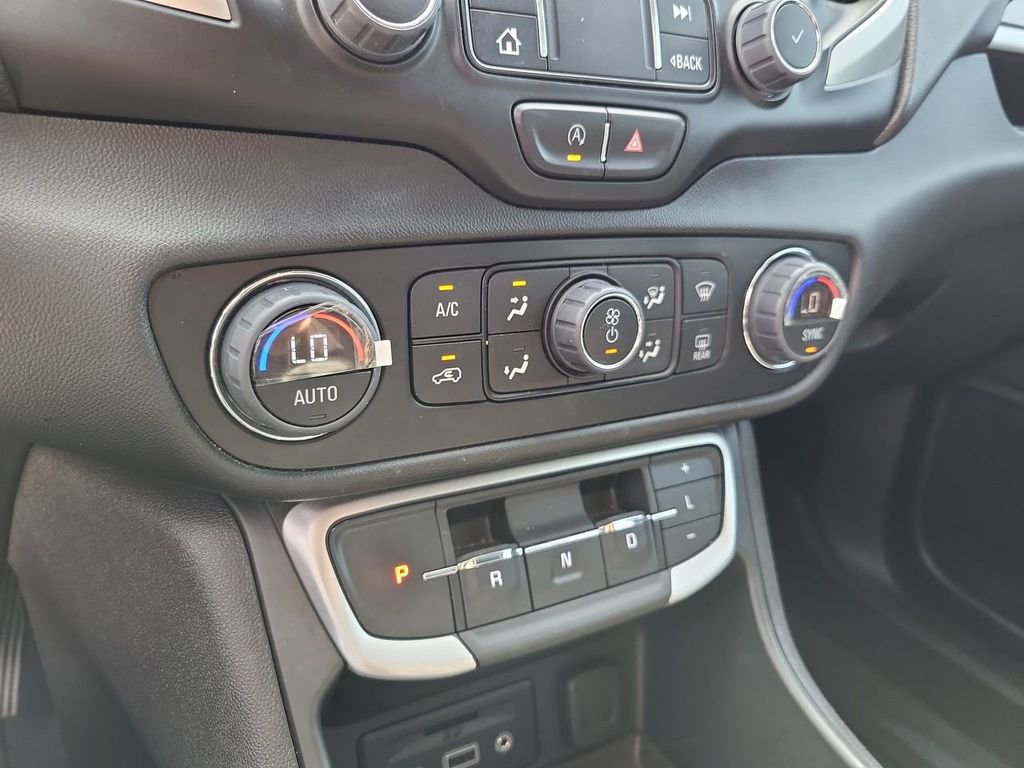 Used 2023 GMC Terrain SLT w/ Elevation Edition image 16