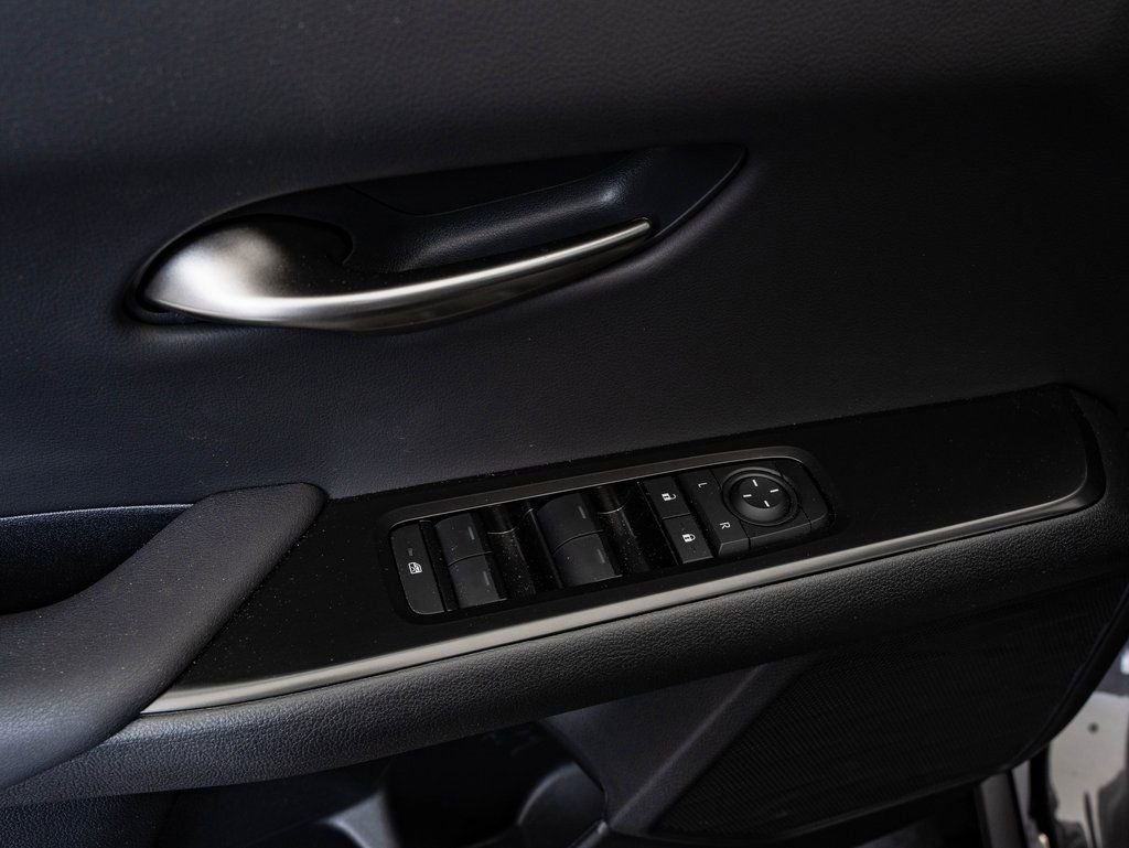 New 2026 Lexus UX 300h AWD image 25