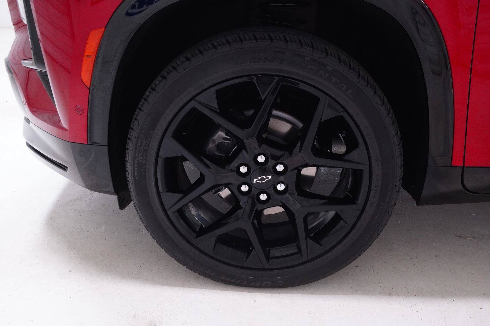 Used 2025 Chevrolet Traverse RS w/ LPO, Floor Liner Package FWD image 46