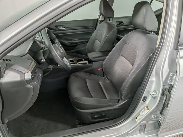 Used 2024 Nissan Altima 2.5 SV FWD image 13