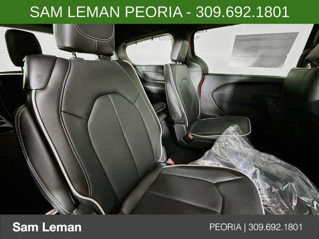 New 2027 Chrysler Pacifica Limited FWD image 28